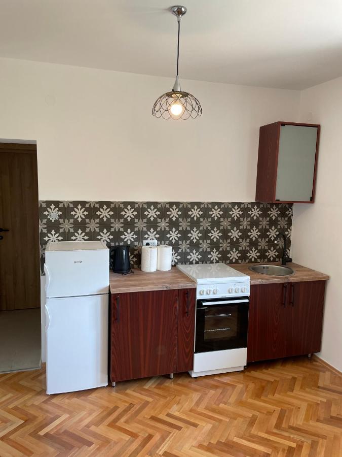 Entire 1-Bedroom Apartment With Free Parking Podgorica Exterior photo